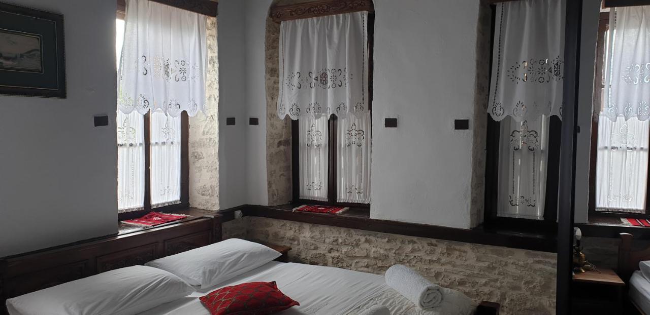 Gjirokastër Silver Hill Guesthouse מראה חיצוני תמונה