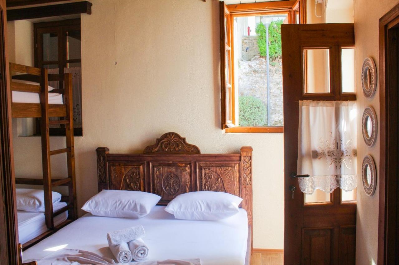 Gjirokastër Silver Hill Guesthouse חדר תמונה